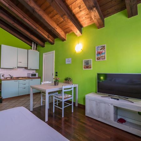 Gardappartamenti Carducci City Centre Desenzano del Garda Eksteriør billede