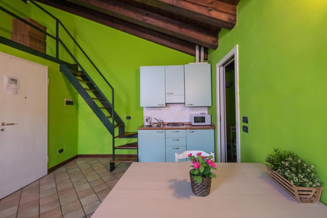 Gardappartamenti Carducci City Centre Desenzano del Garda Eksteriør billede