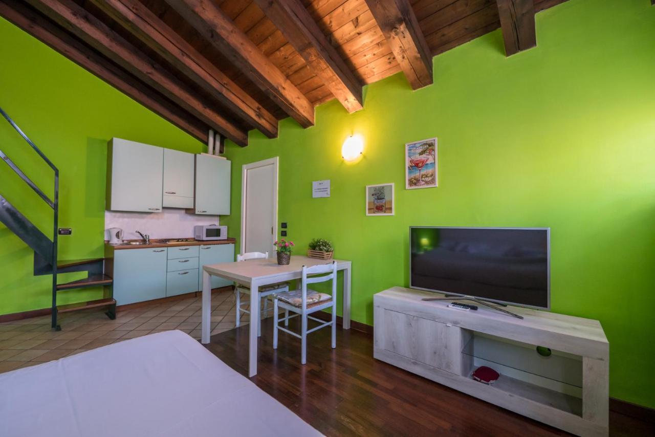 Gardappartamenti Carducci City Centre Desenzano del Garda Eksteriør billede