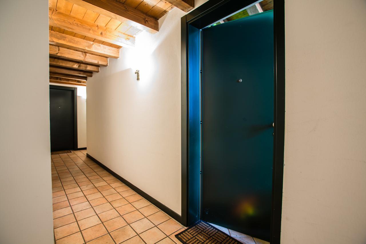 Gardappartamenti Carducci City Centre Desenzano del Garda Eksteriør billede